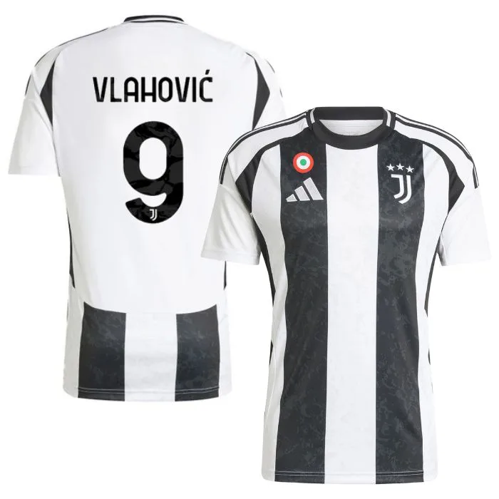 Maillot-Juventus-Domicile-2024-2025-Vlahovic.jpg
