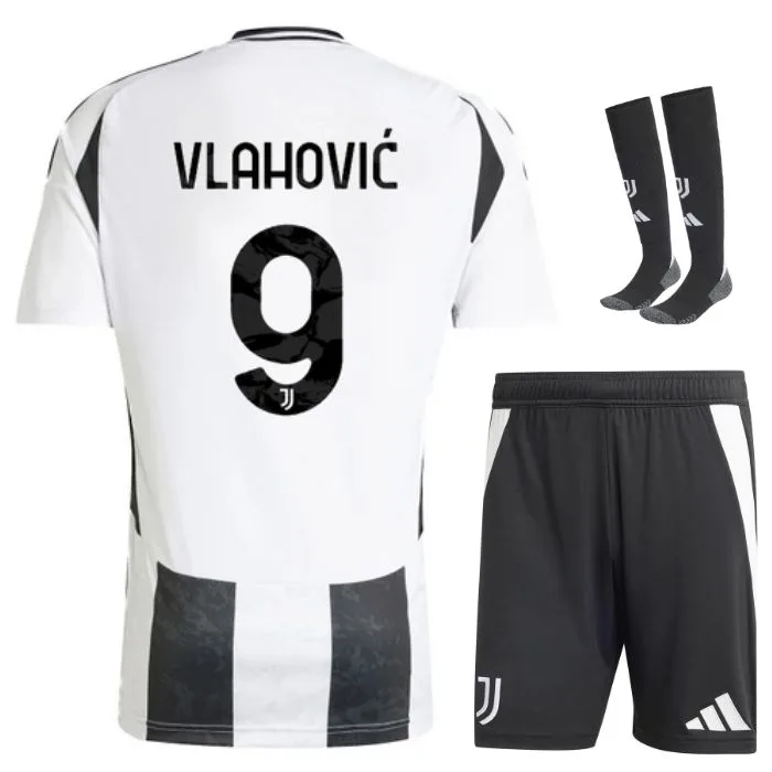Maillot-Kit-Enfant-Juventus-Domicile-2024-2025-Vlahovic.jpg