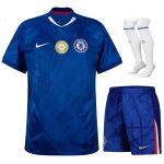 Retrouvez et commandez le maillot de Chelsea sur notre boutique de foot en ligne Foot Dealer.