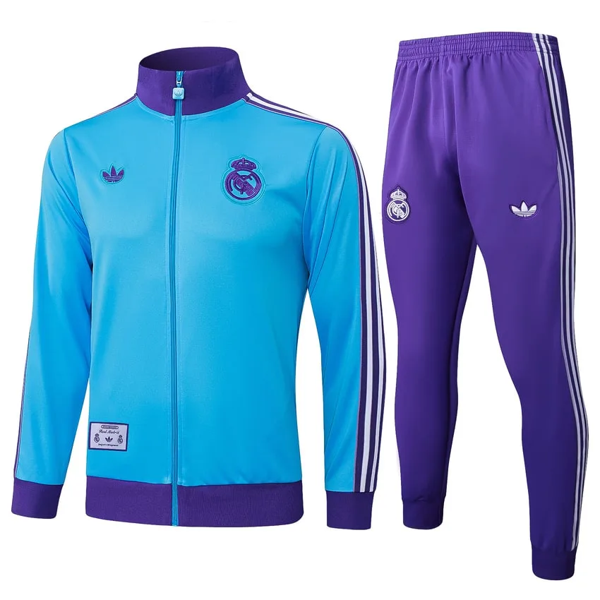 Giacca Tuta Real Madrid 2025 2026 Azzurro Cielo (1) Giacca tuta Real Madrid 2025 2026 Azzurro Cielo