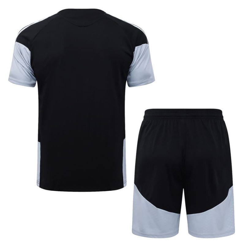 Ensemble-Maillot-Short-Real-Madrid-2025-2026-Noir-Charbon-3.jpg Ensemble-Maillot-Short-Real-Madrid-2025-2026-Noir-Charbon-3.jpg