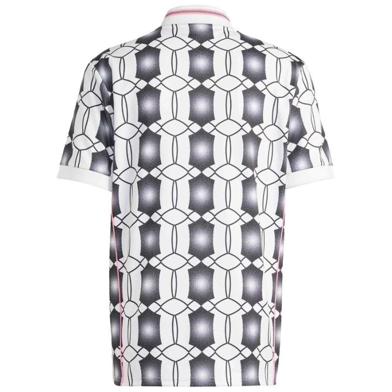 Maillot-Juventus-Lifestyler-2025-2026-2.jpg Maillot-Juventus-Lifestyler-2025-2026-2.jpg